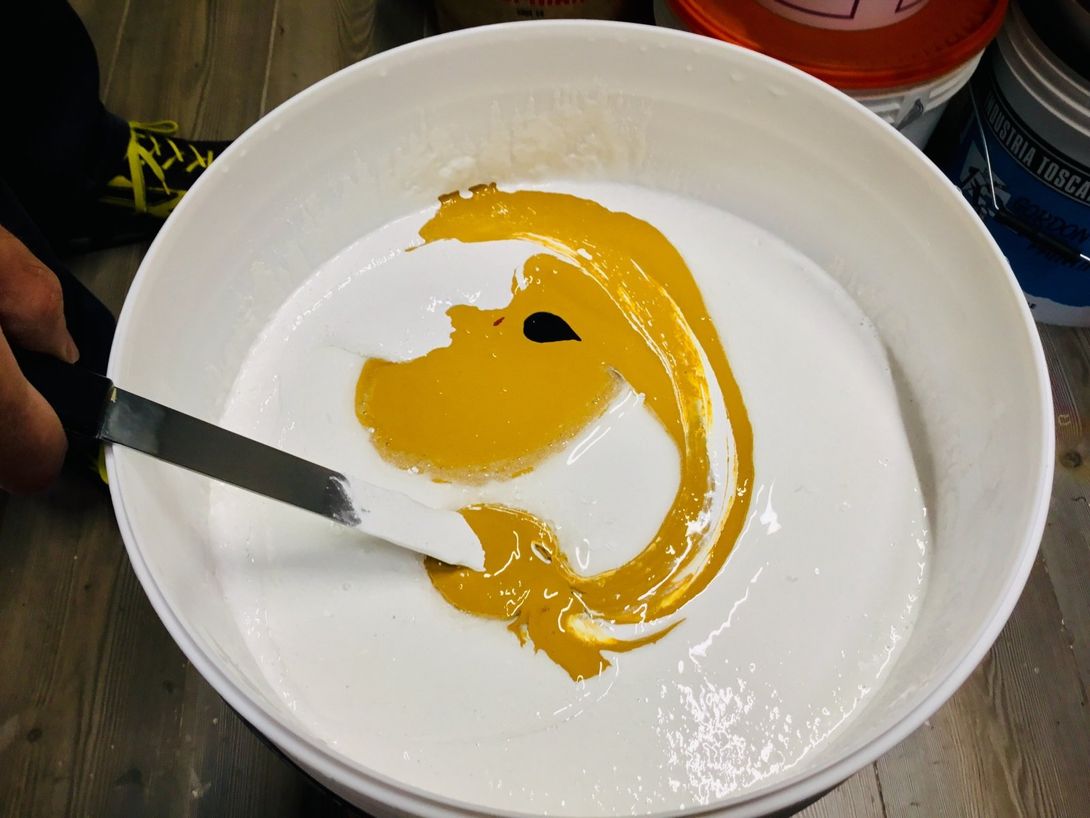 Miscelazione colore idropittura per esterni