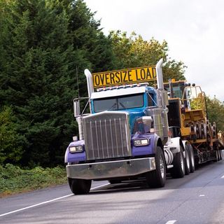 semi truck with oversize load