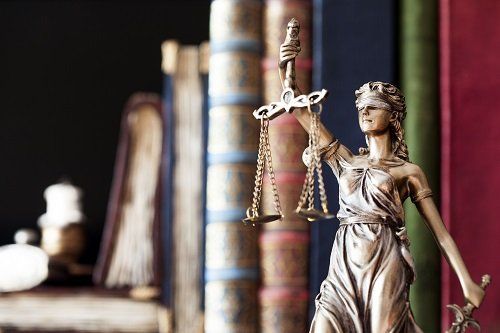 Statua dea della giustizia
