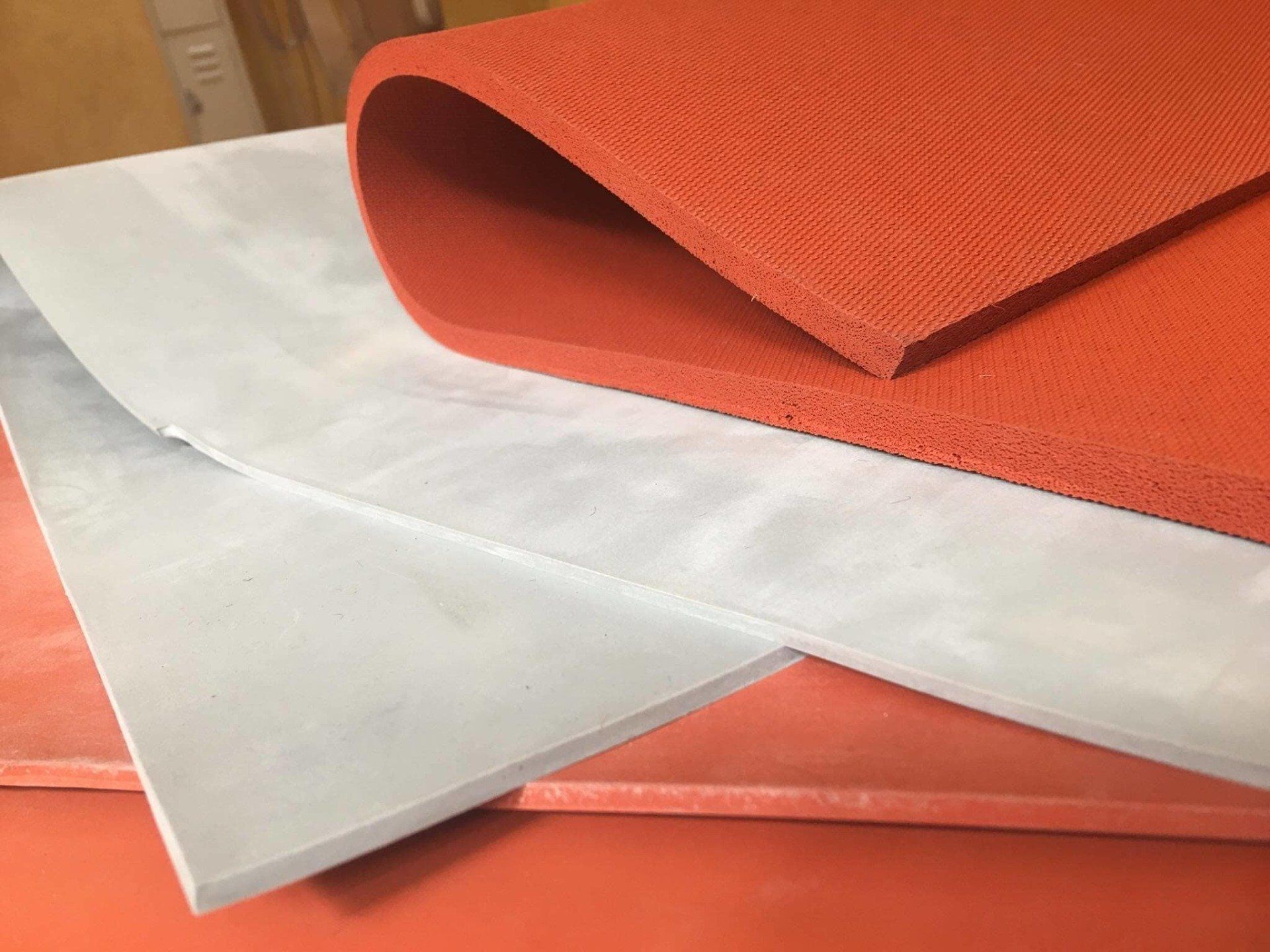 Bandas roja y blanca