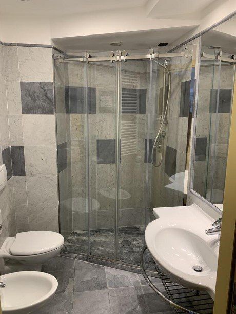 Shower box