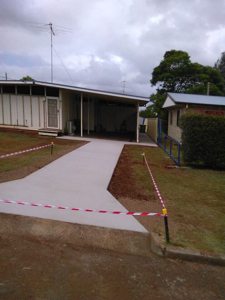 Long concrete driveway to residential property - concrete driveways Toowoomba, QLD