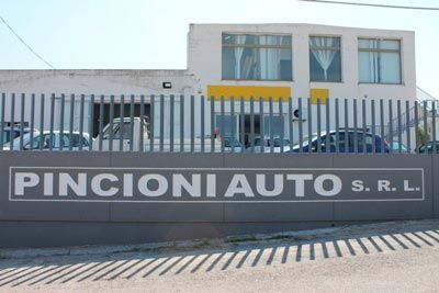 Esterno dell'officina Pincioni Auto