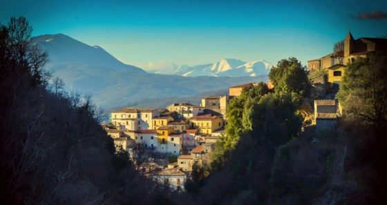 villaggio tra i monti