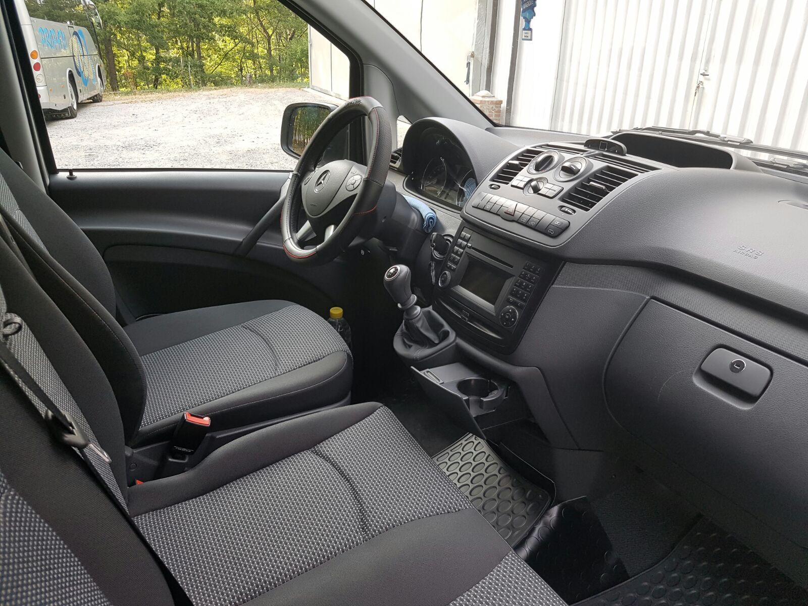 interno di un minibus