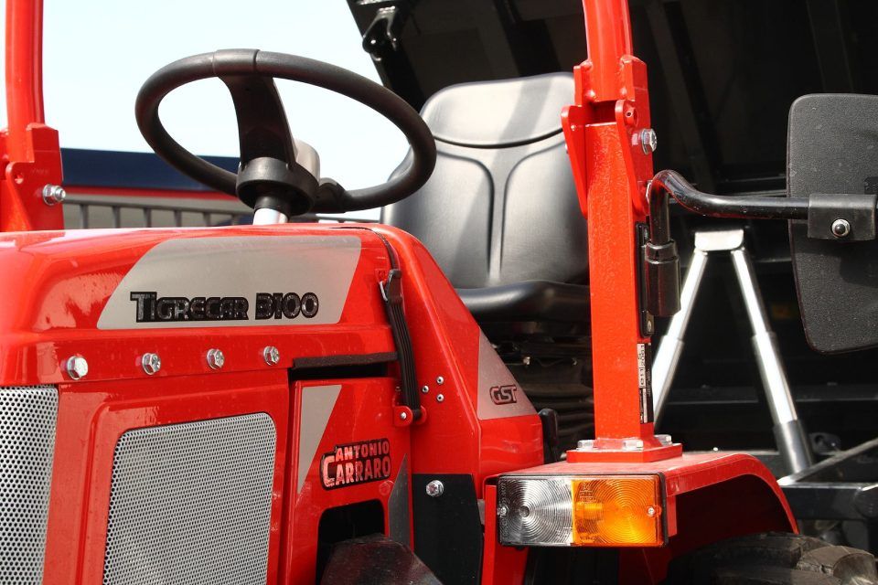 trattore agricolo Carraro
