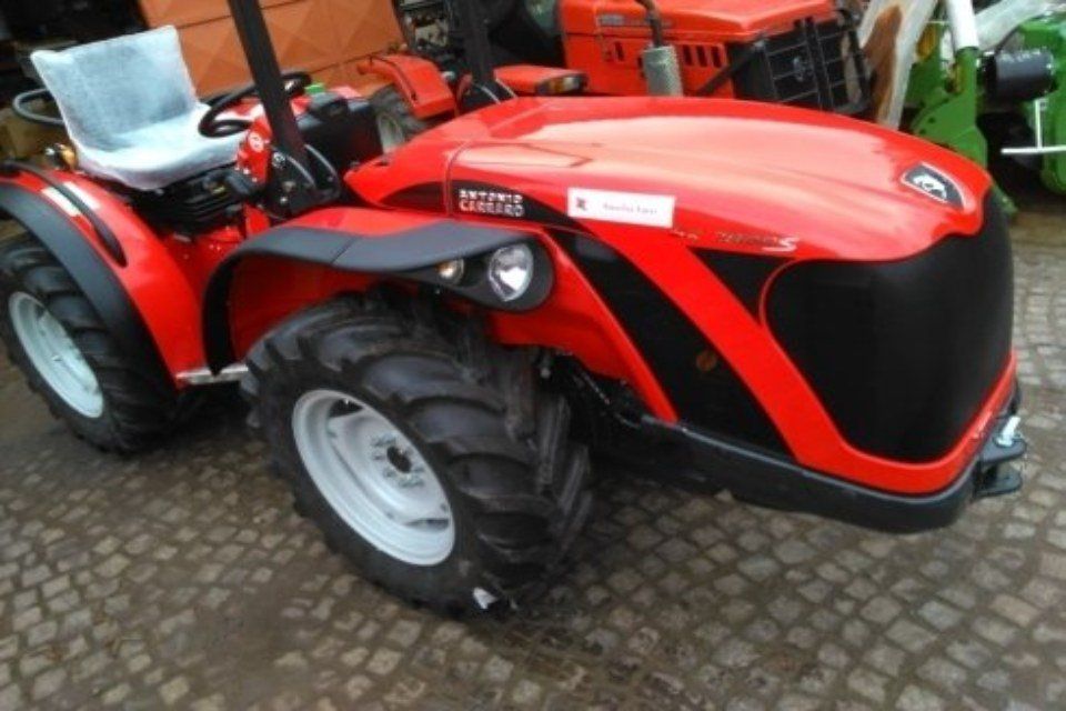 trattore per l'agricoltura della ditta