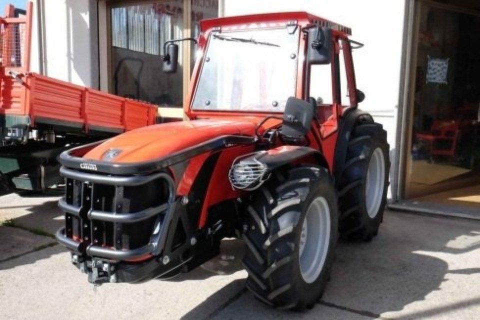 trattore agricolo dell'azienda
