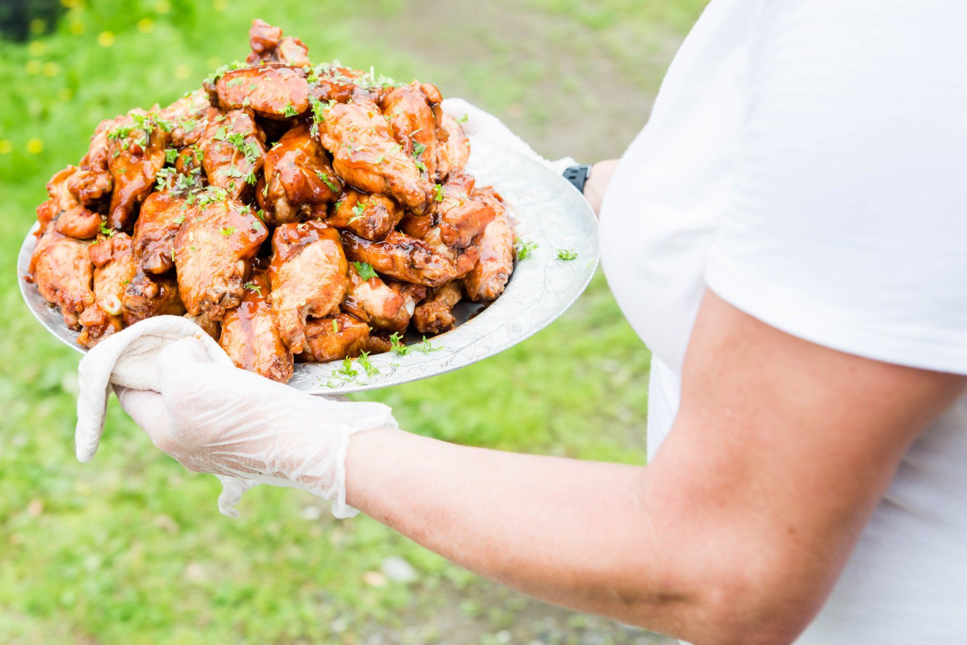 Savory chicken wings fried to crunchy perfection, seasoned with parmesan , chives, and green onion for a flavorful dish.