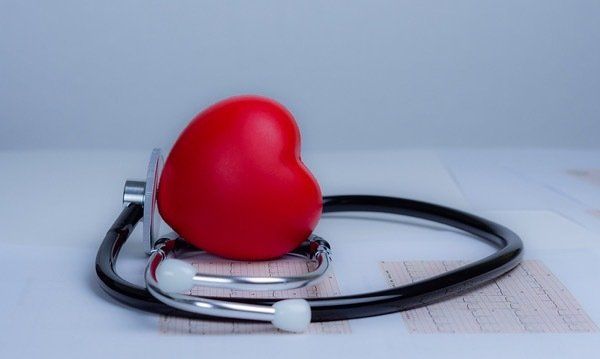 Broker helping client choose health care plan