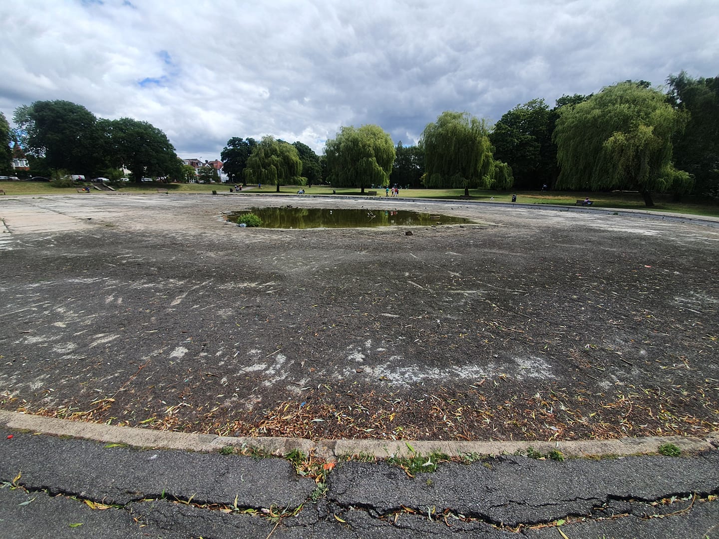 A circle in the middle of a park with trees in the background