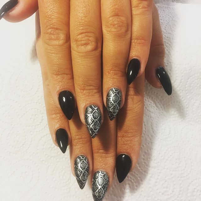 black patterned nail acrylics