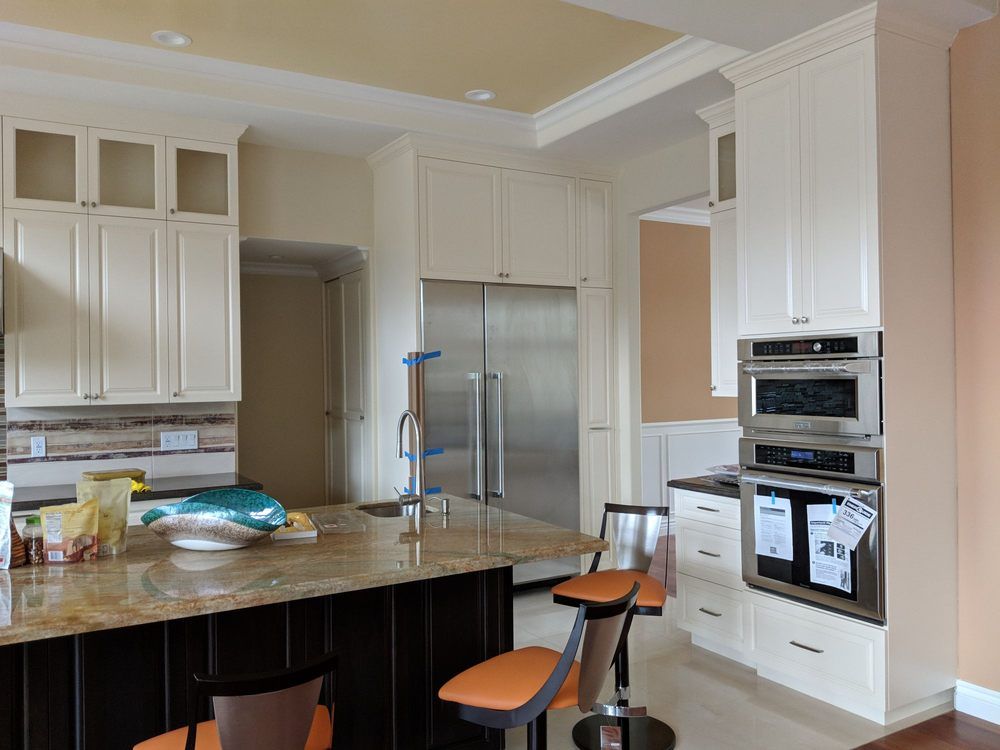 Kitchen remodel completed by our professionals at HC Kitchen Cabinet.
