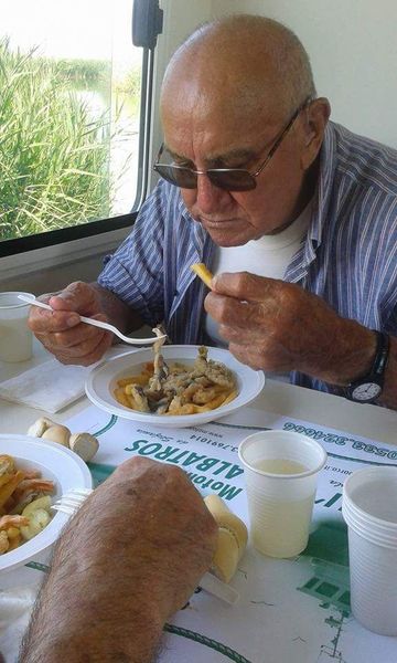 Ospiti della casa di riposo a pranzo