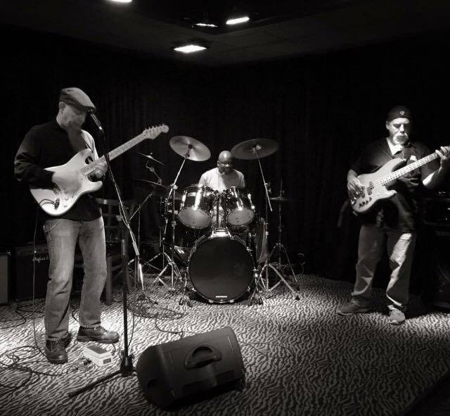 Stray Cat Lounge Live Music Flying Crobars