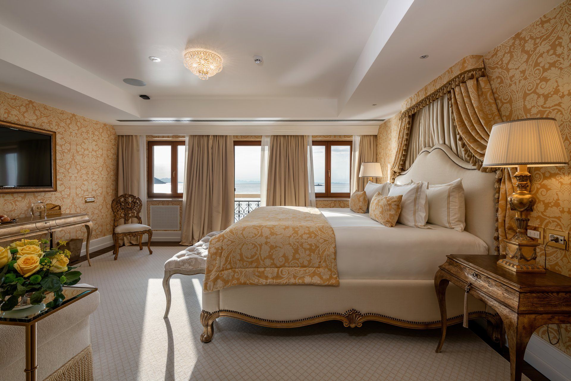 Villa Korta Katarina Suite 302: Golden Light and Gracious Living