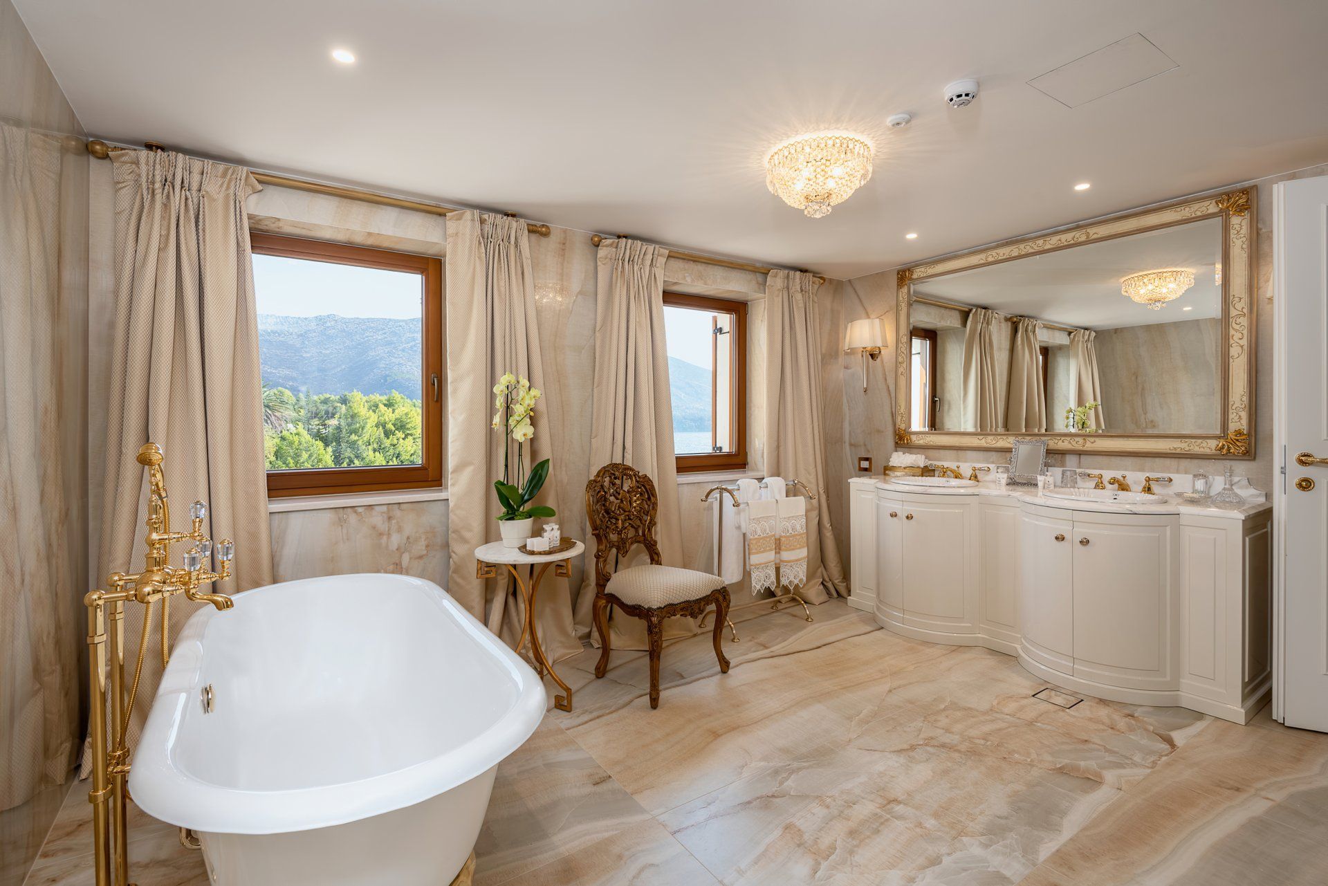 Villa Korta Katarina Suite 302: Golden Light and Gracious Living