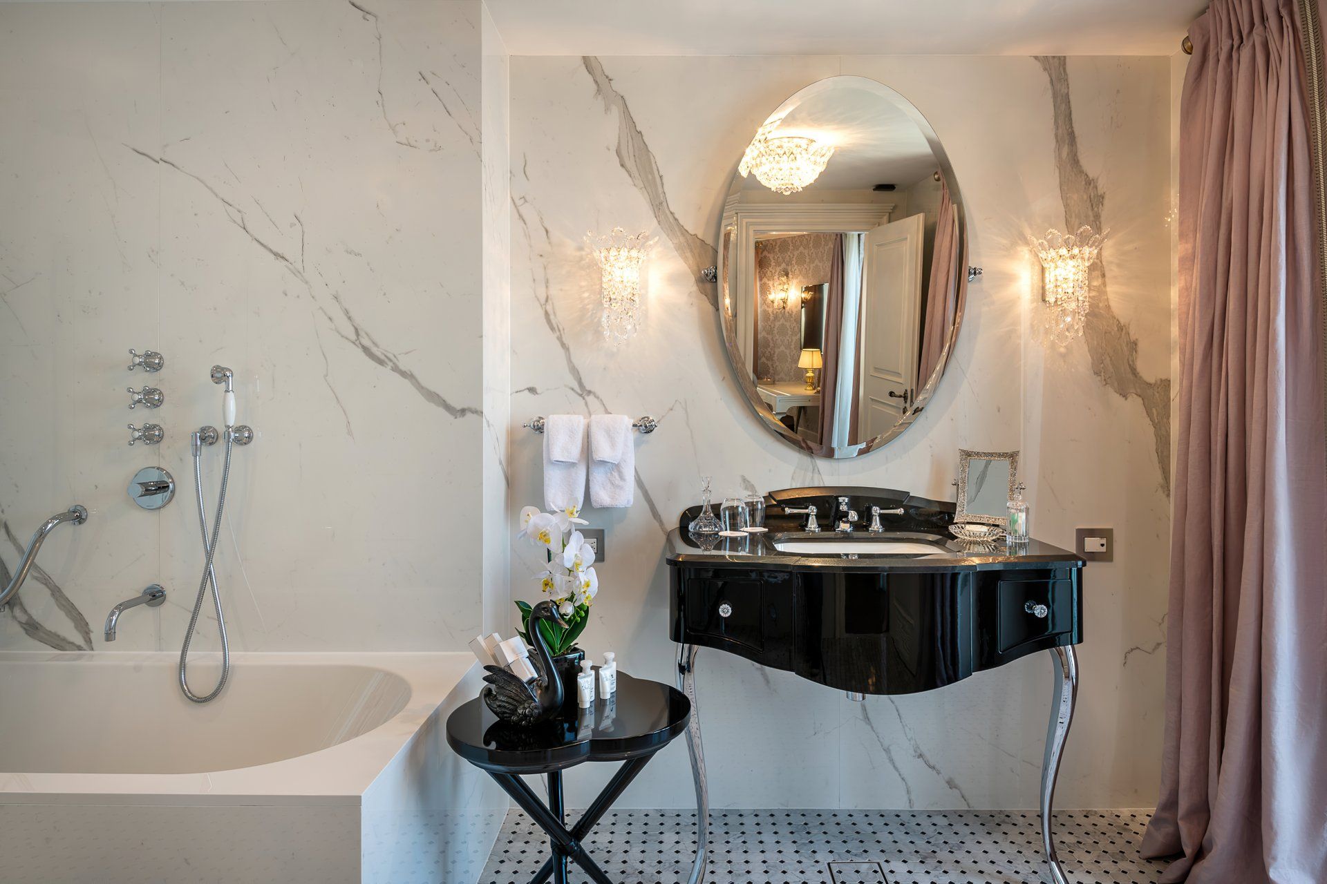 Suite 201: A Coastal Retreat in Bloom