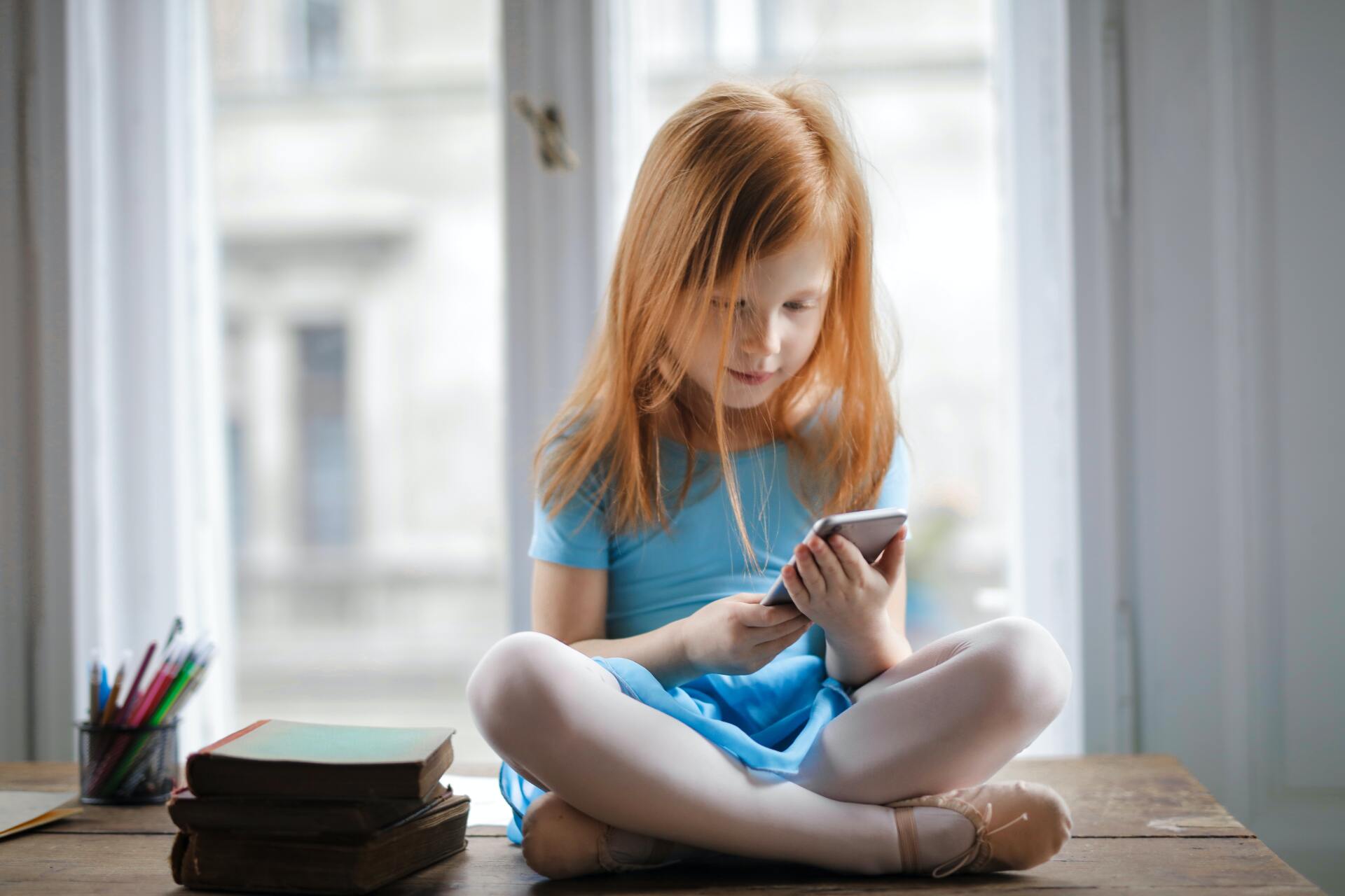 MODERN MOTHERHOOD HACKS | RE-THINKING YOUR FAMILY'S RELATIONSHIP WITH SCREENS AND DEVICES