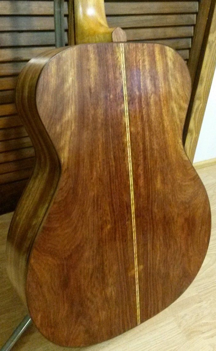 custom 000 guitar