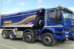 Camion con decorazione laterale