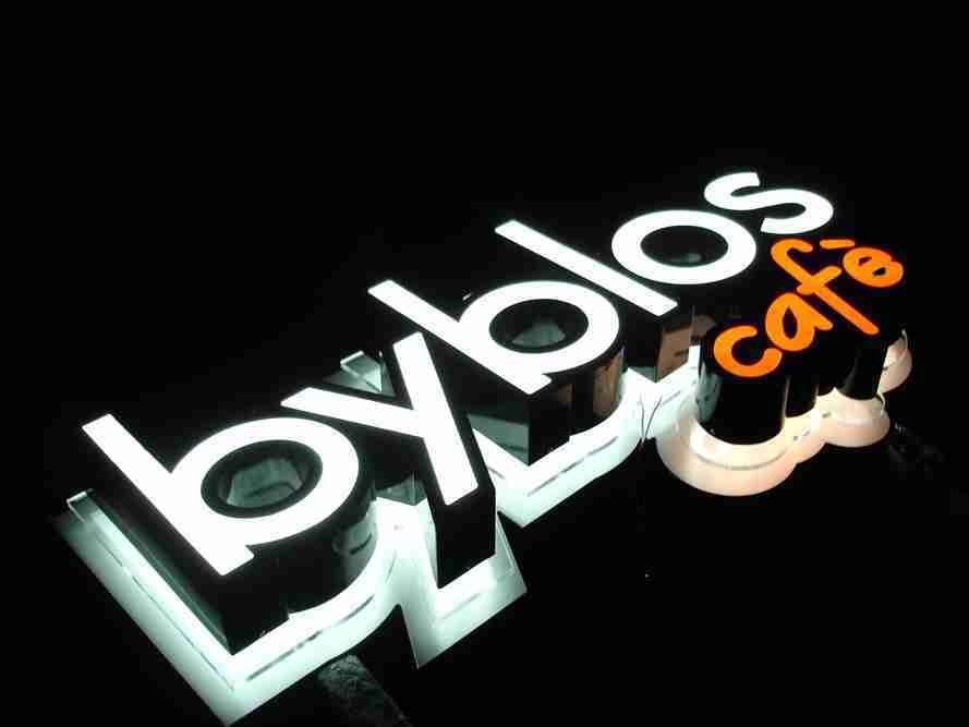 Logo con neon illuminante