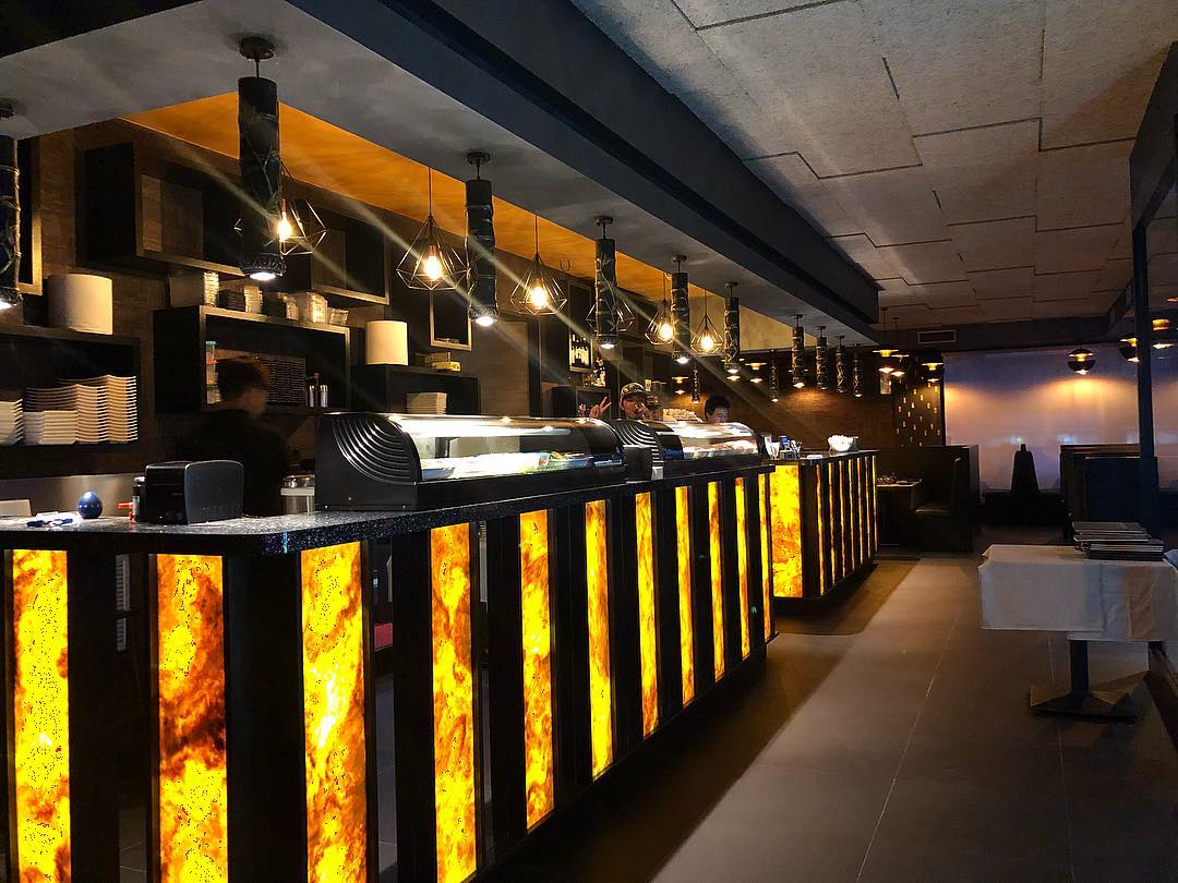 Il bancone del ristorante giapponese