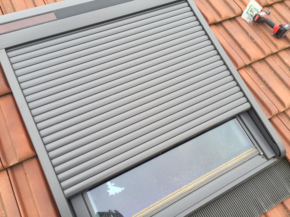 fenêtre de toit posée au Havre sur une toiture en tuiles pose de Vélux au Havre par notre couvreur