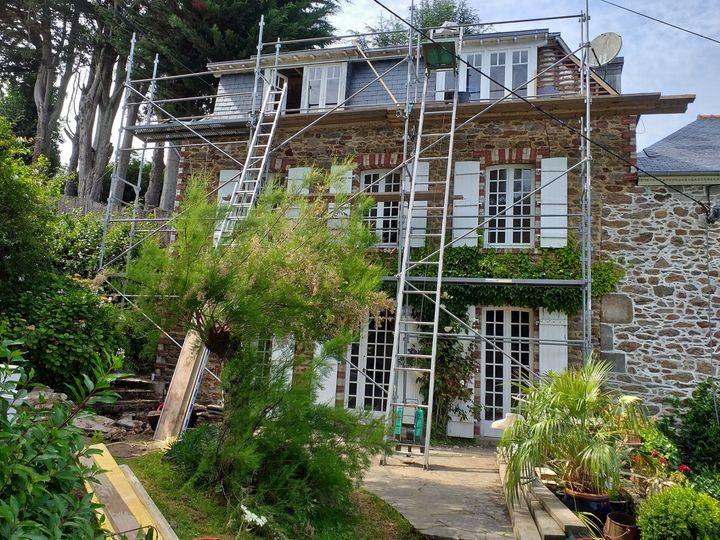 rénovation de cette toiture en ardoise au havre notre couvreur au havre a rénové cette toiture en ardoise