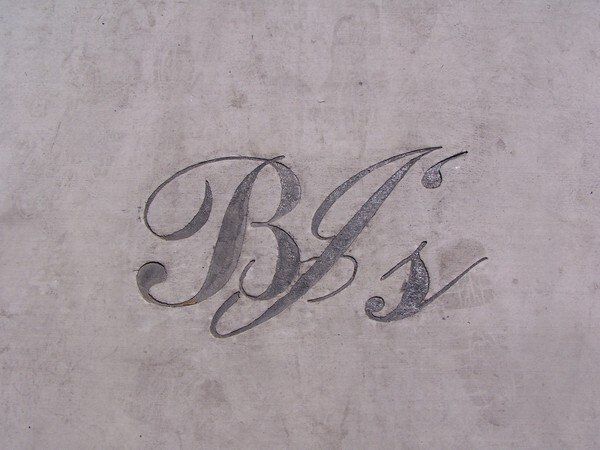 A close up of the letter b on a piece of paper