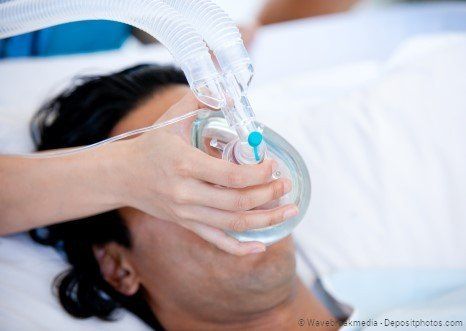 Entspannte Implantat-Behandlung in Narkose Entspannte Implantat-Behandlung in Narkose