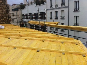 couvreur Paris a réalisé cette charpente à Paris 75020 pour une surélévation couvreur Paris a réalisé cette charpente à Paris 75020 pour une surélévation