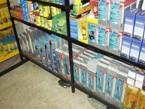 assortimento di riscaldatori nel primo piano di uno scaffale