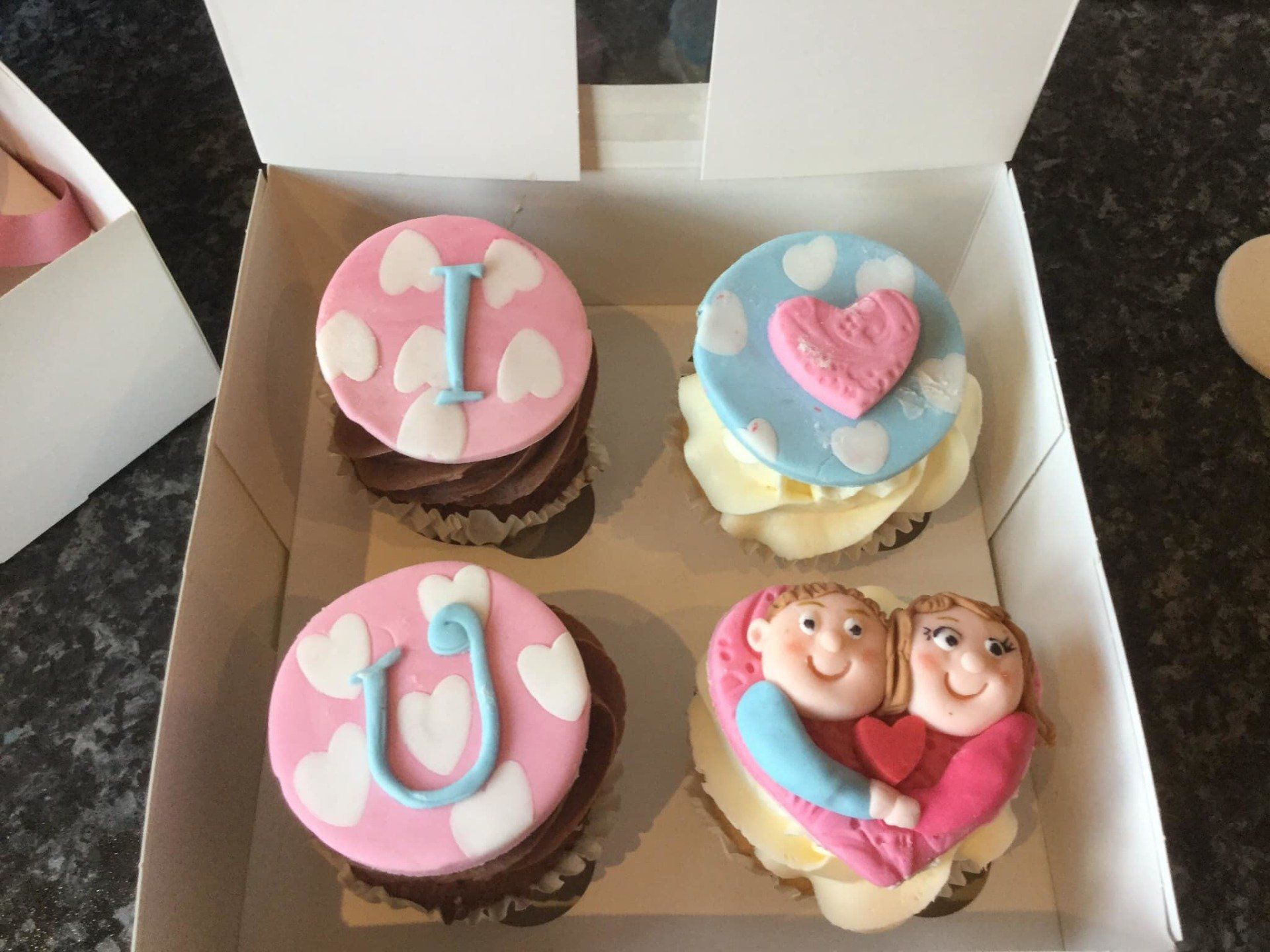 Cupcakes in a box: pink and blue heart-themed frosting, 