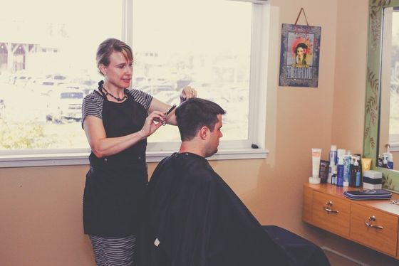 Photo of Shannon giving a haircut
