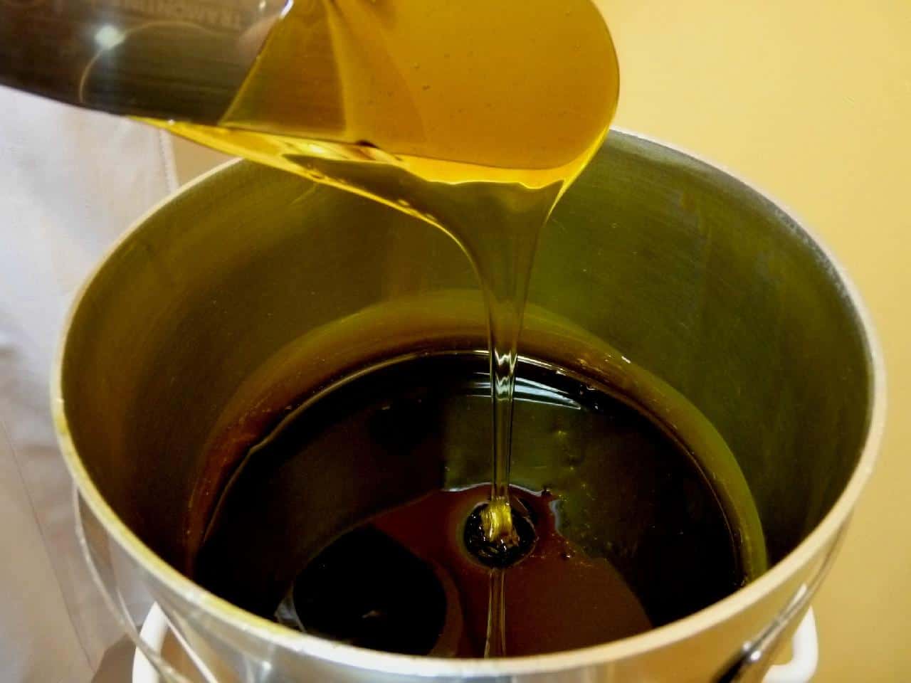 Photo of a bucket with hot wax