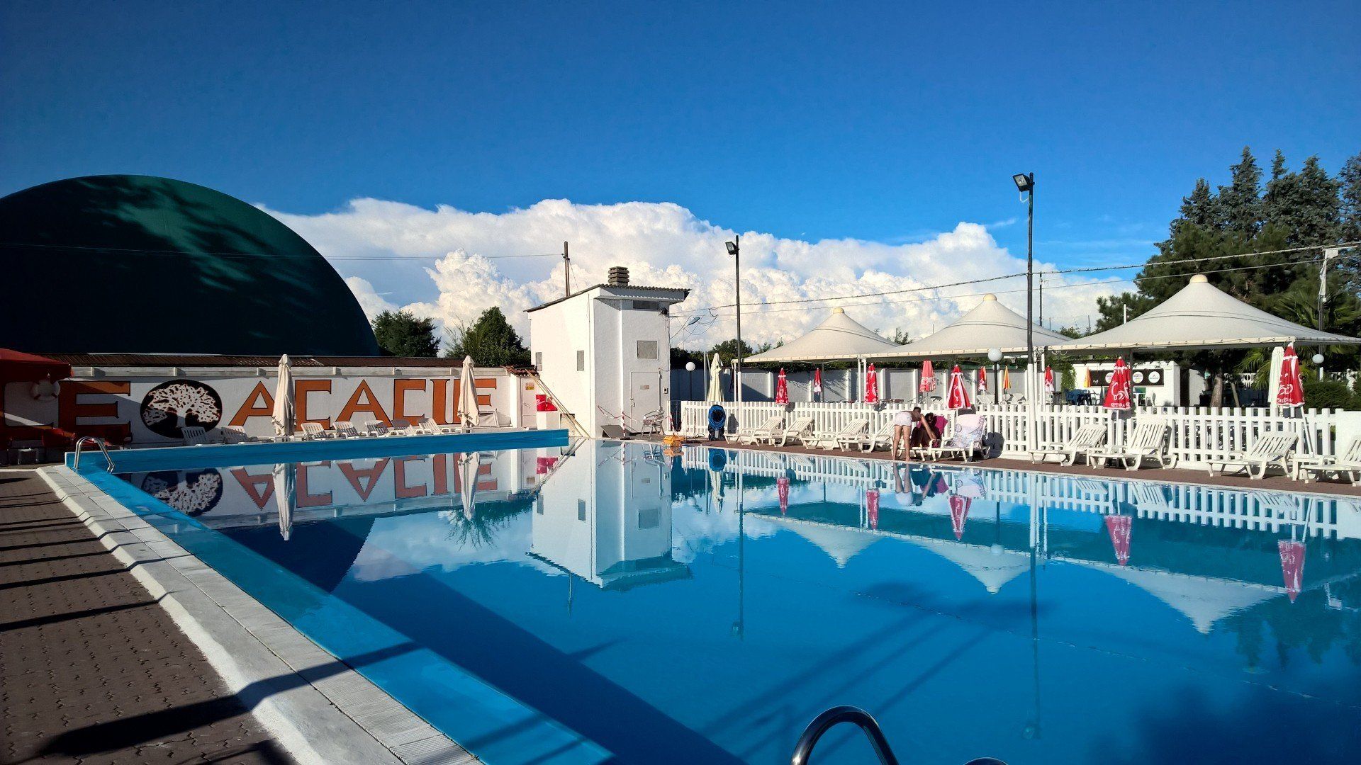 ampia piscina