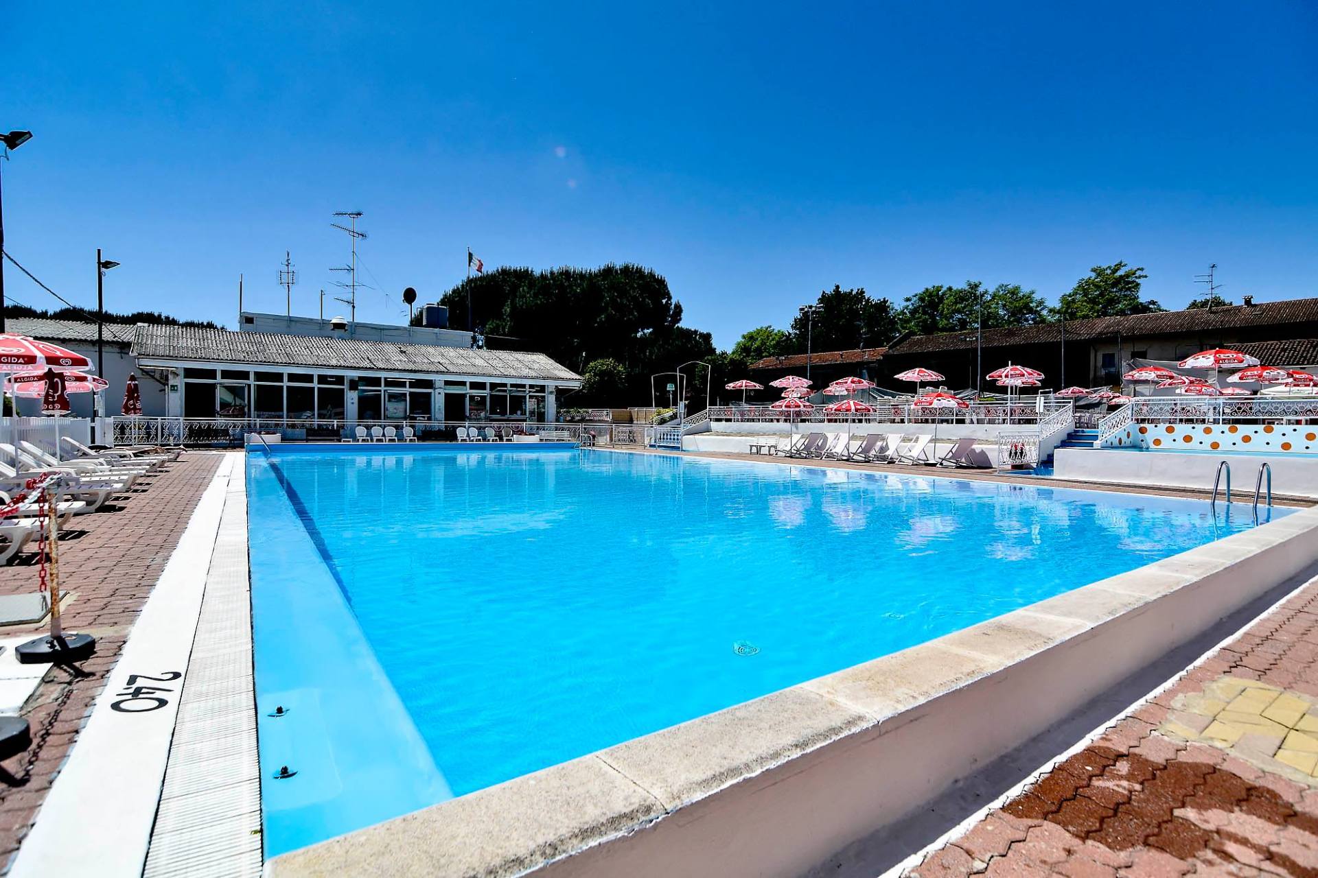 party in piscina