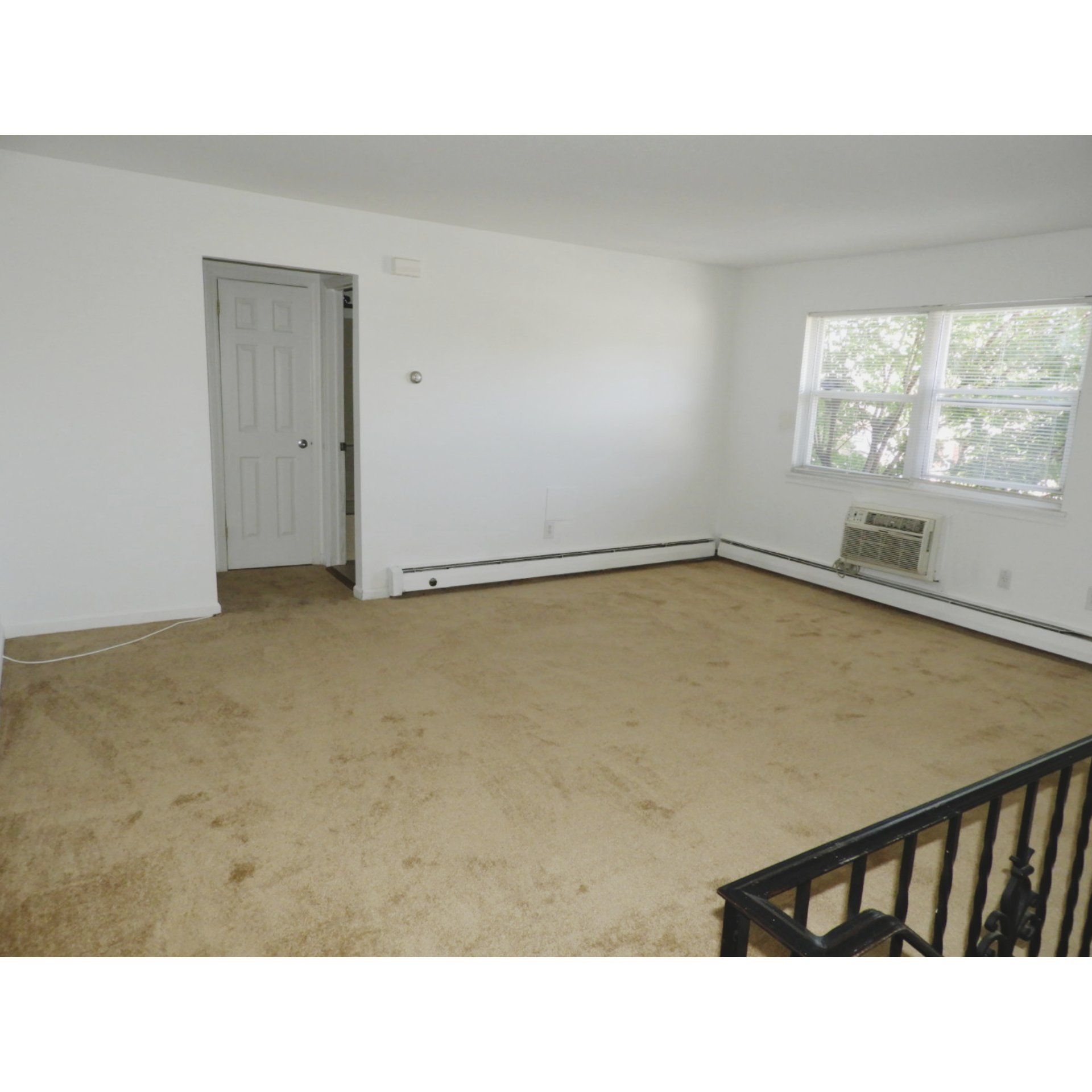 VILLAGE AT BORDENTOWN - living room