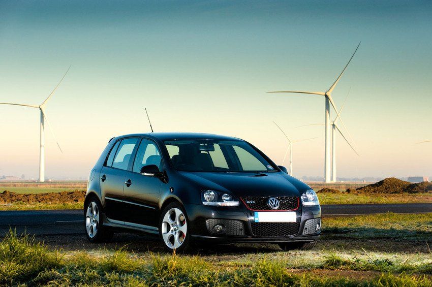 AXNM1G 2007 Mark 5 Volkswagen VW Golf GTi Turbo black car lit by flash speedlights five door alloys alloy wheels windmill turbine eco