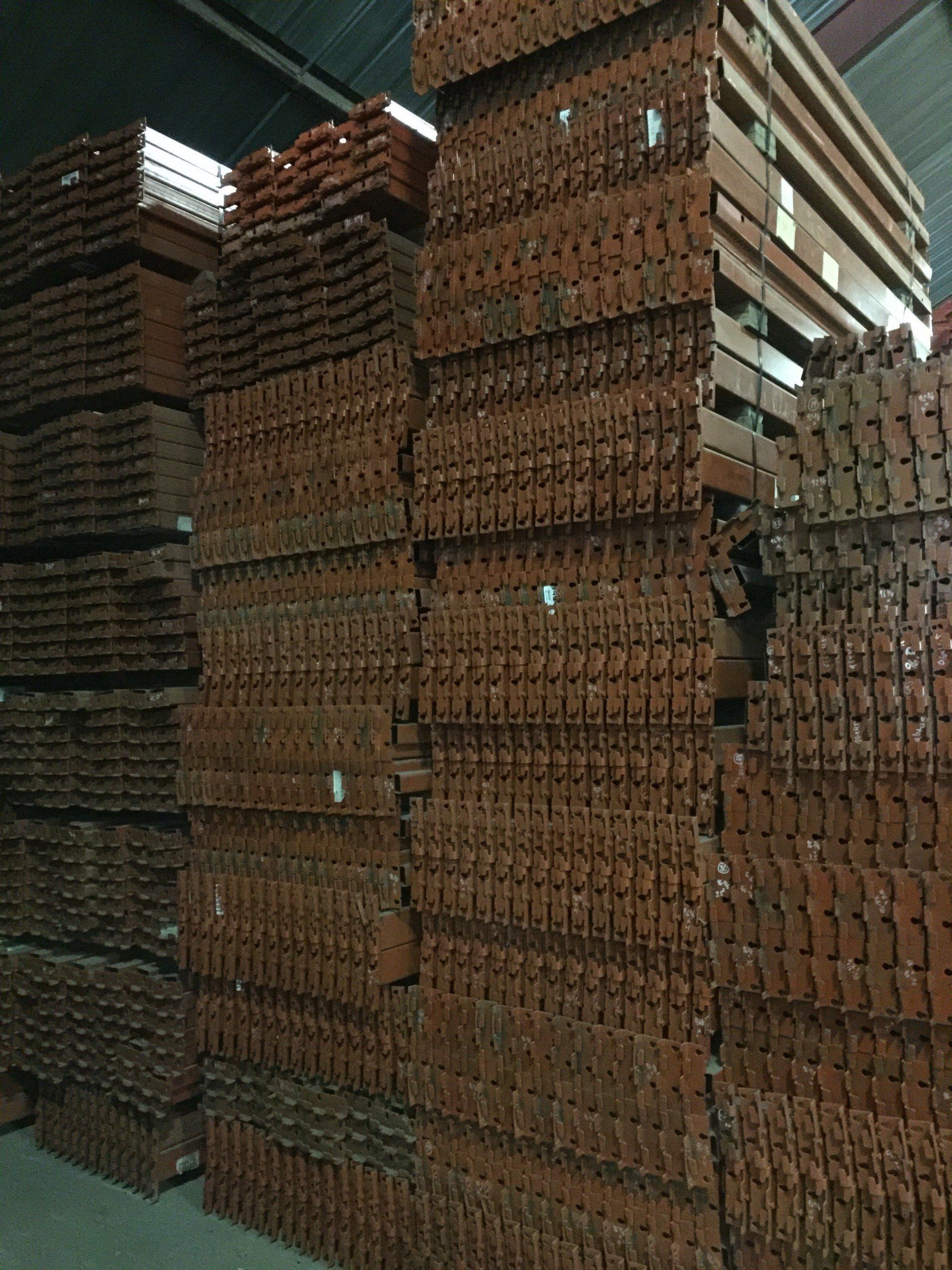 Large inventory of used pallet racking in stock - Image 4