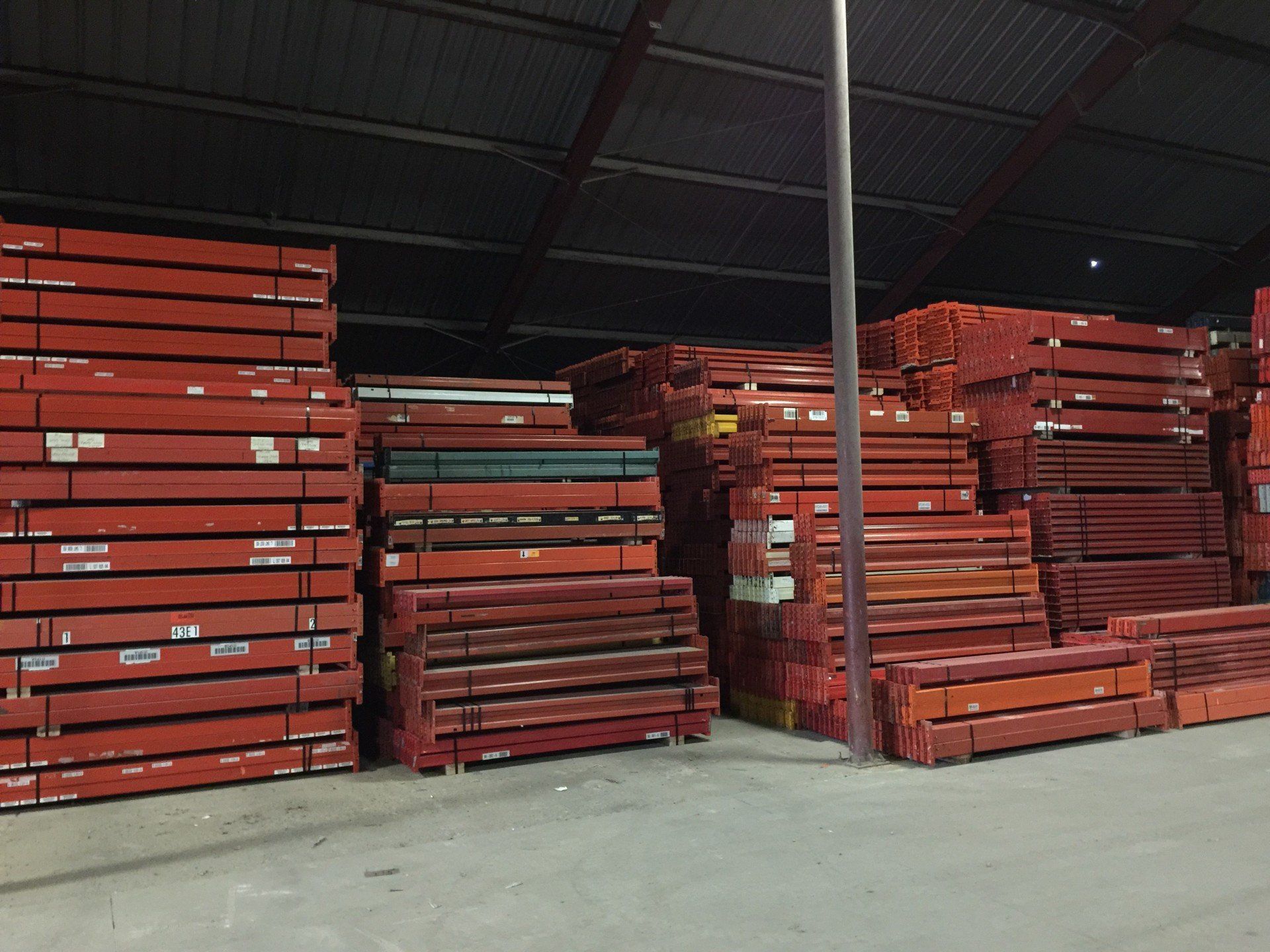 Large inventory of used pallet racking in stock - Image 6