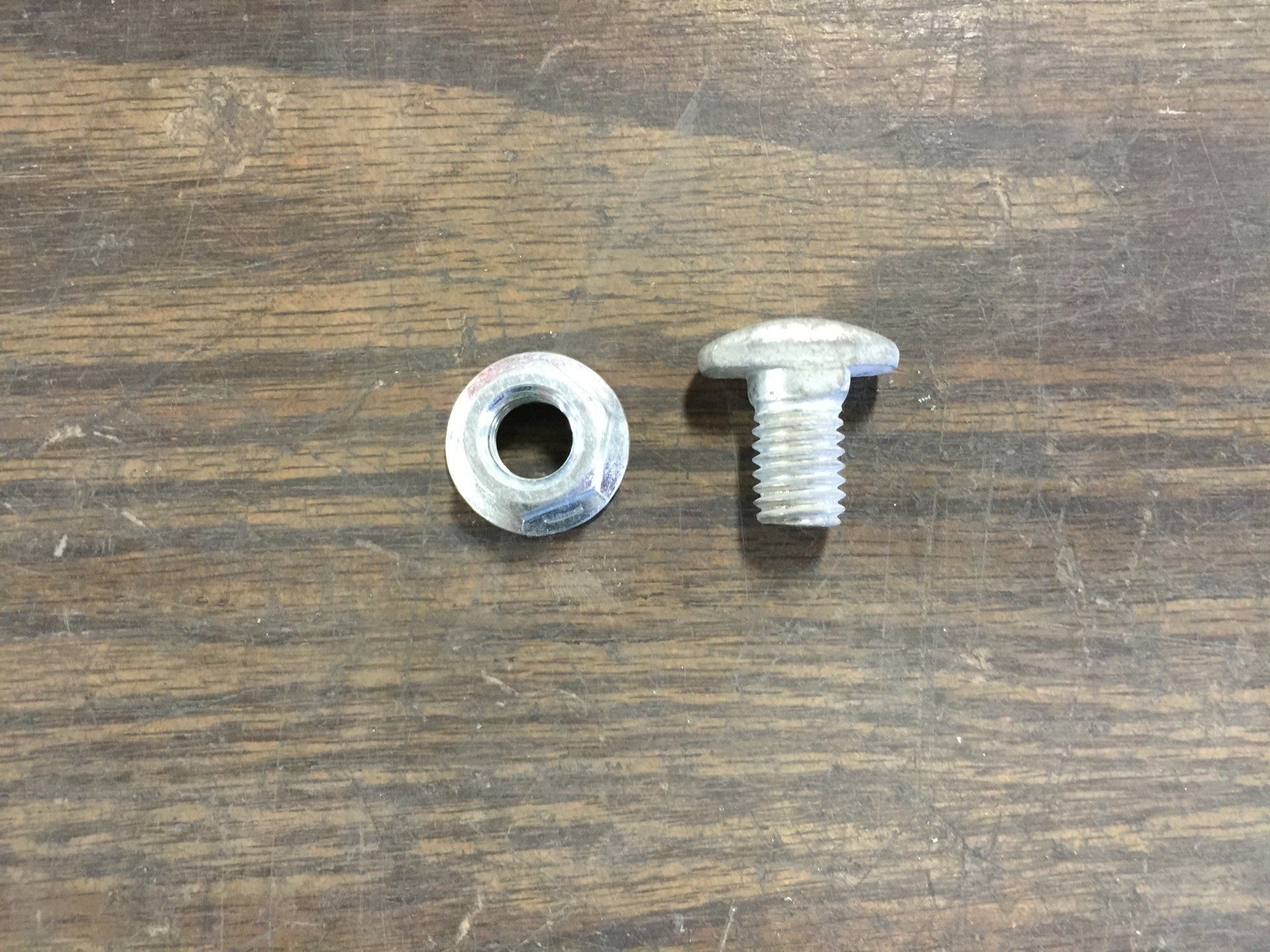 Unarco - T-bolt - 3
