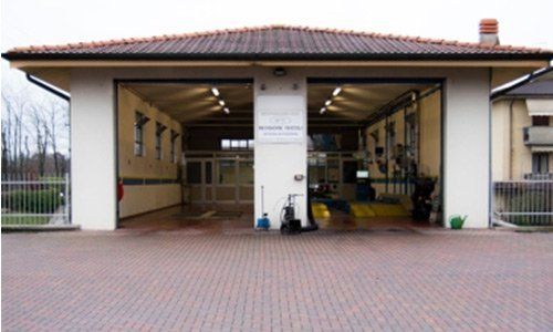 ingresso all’officina con 2 entrate a Mantova