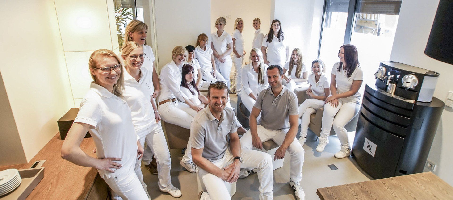 Team der Praxis de Jonge Teambild der Zahnarztpraxis