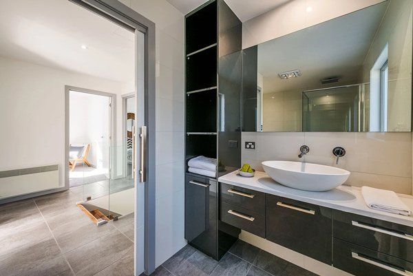 modern bathroom style
