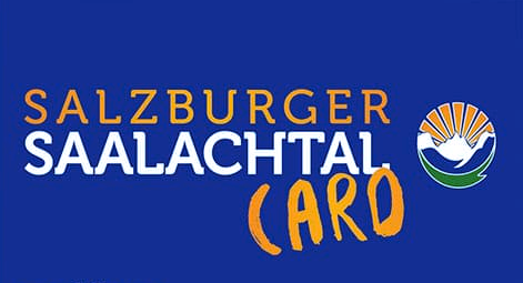 Salzburger Saalachtal Card Logo auf blauem Hintergrund mit orangefarbenem und weißem Text