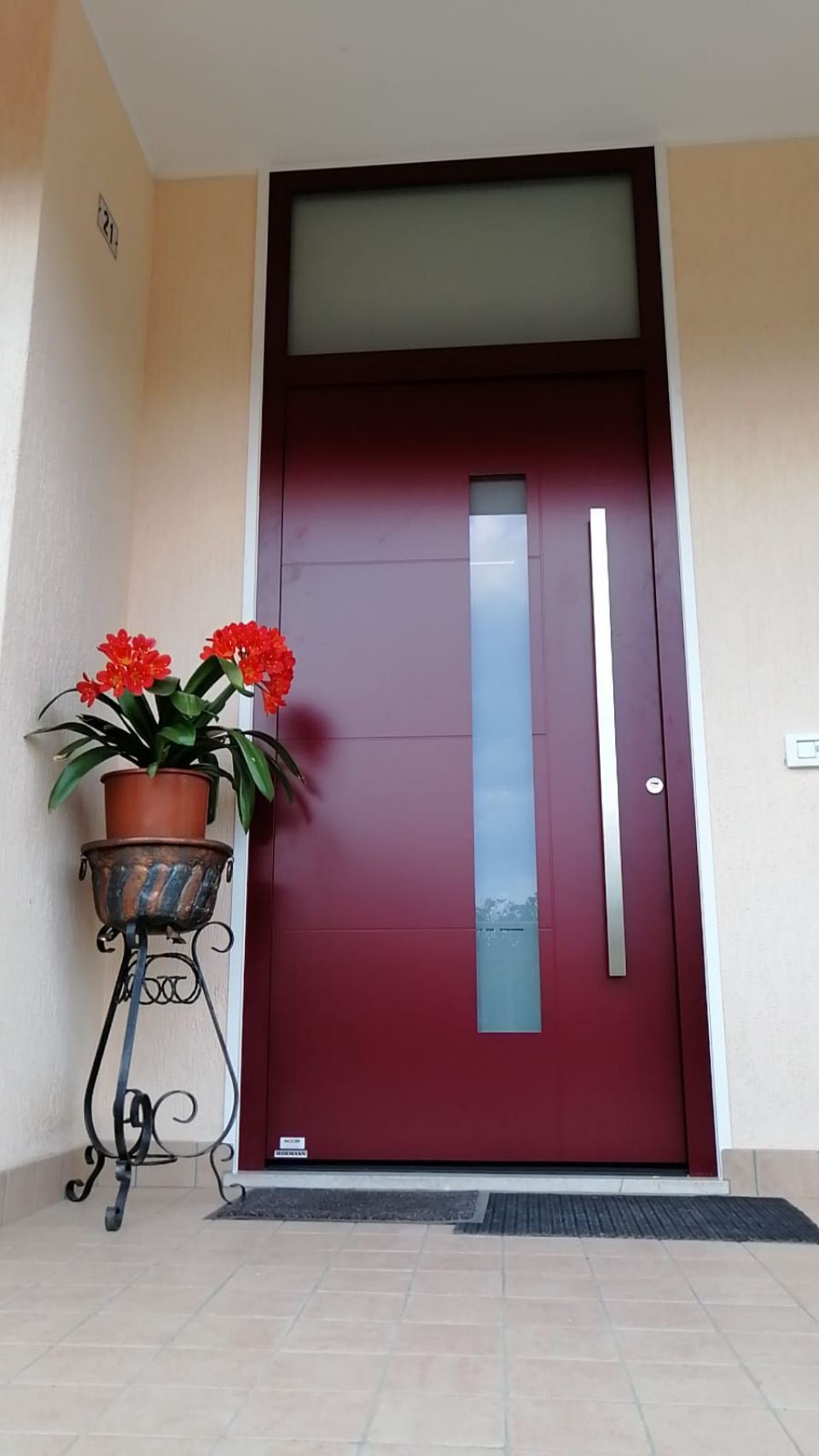 portoncino d'ingresso con accessori in alluminio