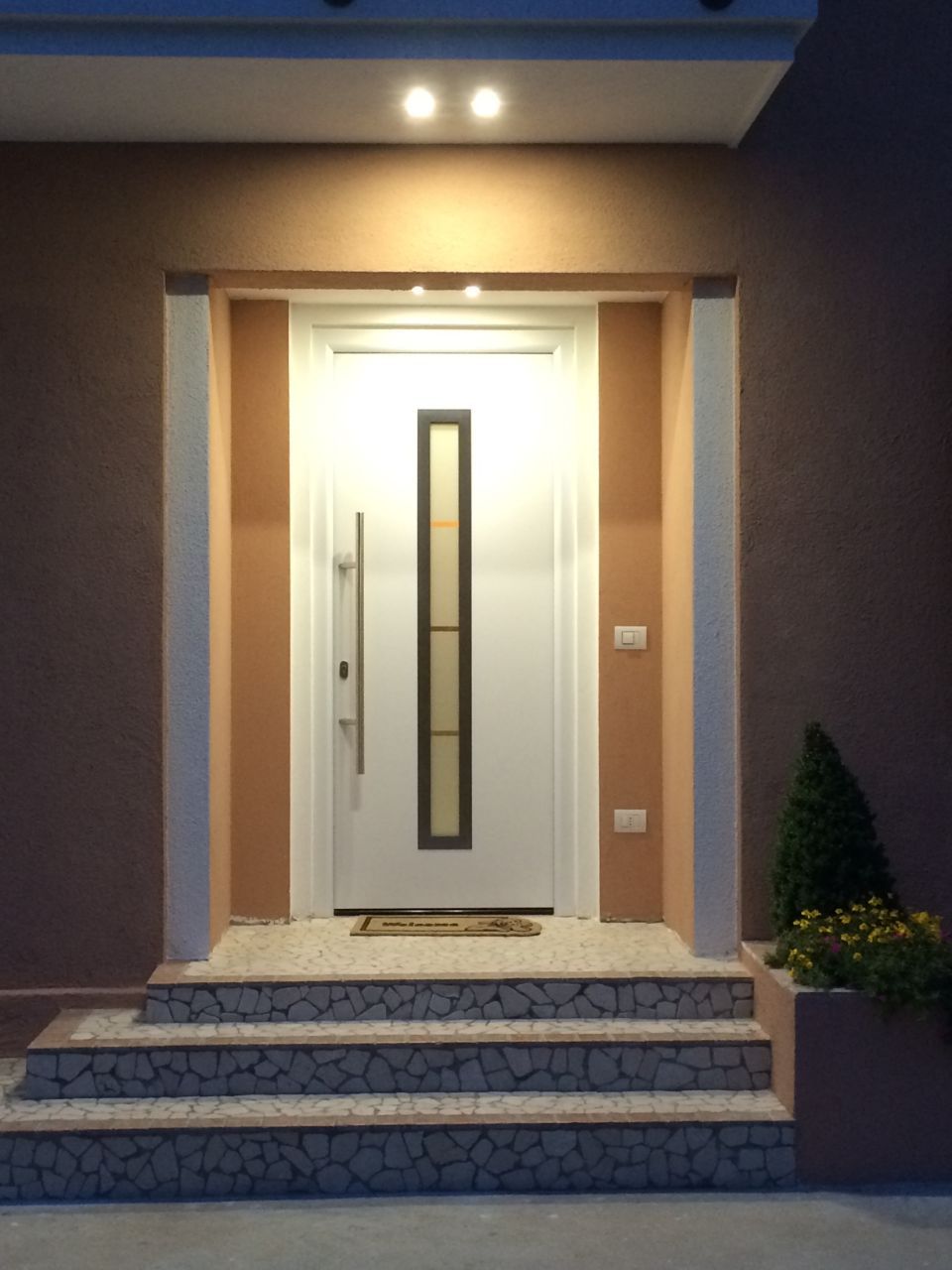 portoncino d'ingresso con luci a LED