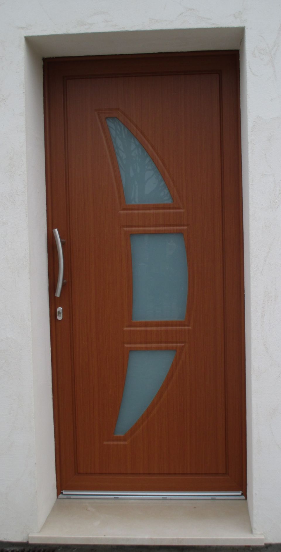porta d'ingresso con sezioni in vetro